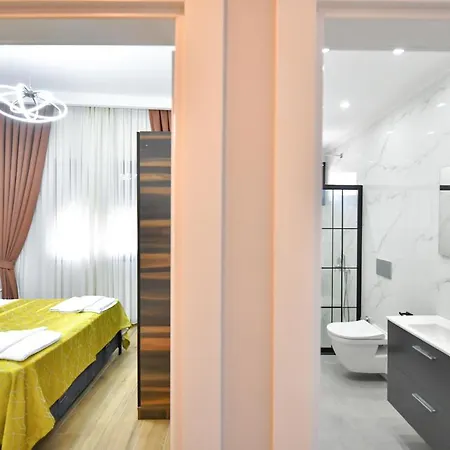Red Moon Aparthotel *