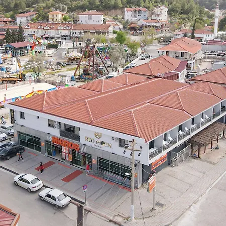 Red Moon Apartmanhotel