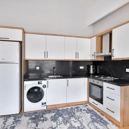 Red Moon Suites 4*
