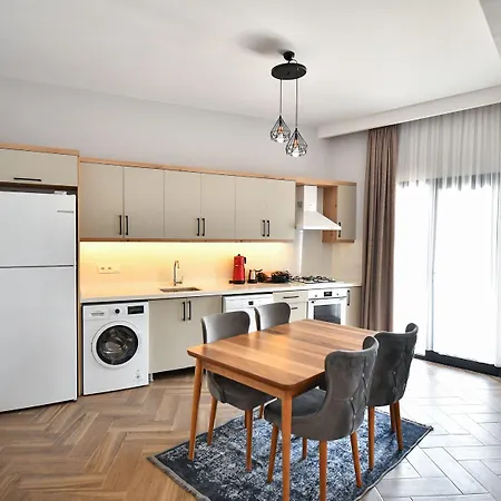 Red Moon Suites 4*